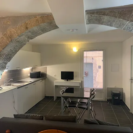 Studio Apartment *